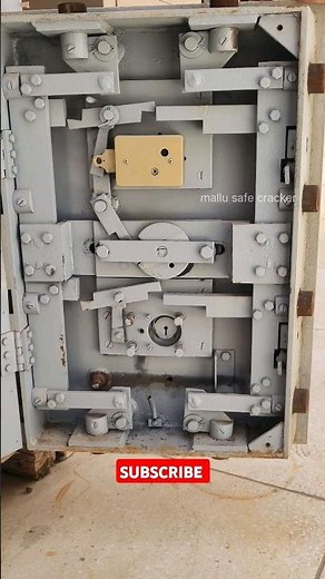 CHUBB VINTAGE SAFE MECHANISM #howitswork #locksmiths #safecracking #mallusafecracker #asmr #diy