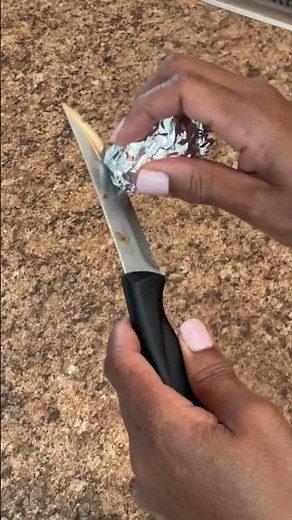 How to Clean a Rusted Knife 🔪 Kitchen Hack #shorts