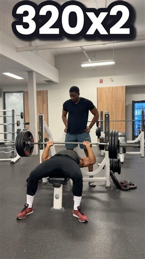 320X2 BENCH PRESS MOVING DIFFERENT 🔥