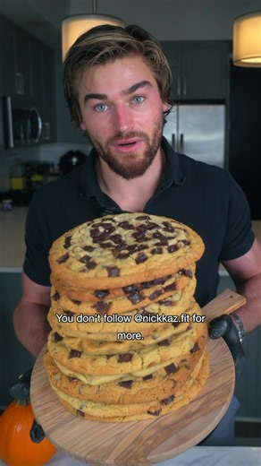 (👇 recipe) Low-Calorie High-Protein Chocolate Chunk Pizza Cookie 🗣️🗣️ Are you FOLLOWING @nickkazfit — @RecipeLab - Healthy Recipes the first ever low cal, high protein recipe generator app is out ✳️ Estimated Macros — Makes 2 Servings: Per serving: 234 calories | 29.5g net carbs | 6.75g fat | 15.5g protein Each cookie makes 2 servings. I meant to say “around” and not “under” 400 calories. ✳️ Wet Ingredients: 35g (2 tbsp) Light Butter or Butter, softened 30g (2 tbsp) Unsweetened Applesauce 30m