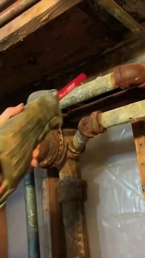 How to remove cast iron pipe #plumbing #diy #remodel #fix #pipe #milwaukee 🧈😂