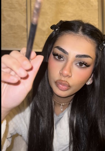 Sister Makeup Tutorial: Achieve Glowy Looks Together