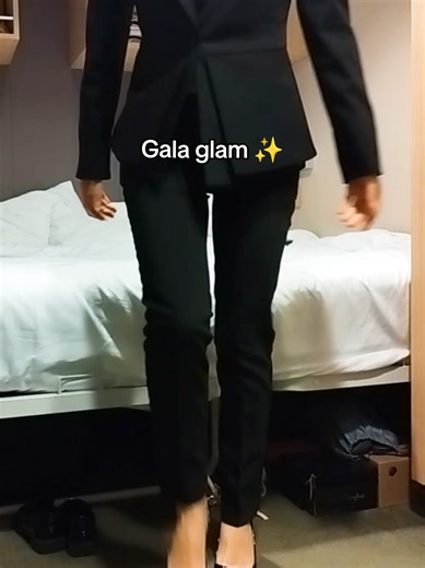 switching uniforms 🚢 #workingoncruiseship #fy #navidacrociera #cruiseship #crewmember