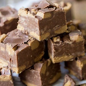 743K views · 4.2K reactions | REESE'S FUDGE is one of the best fudge recipes you will make!! PRINTABLE RECIPE HERE: https://therecipecritic.com/reeses-fudge/ | Tried and True Recipes | Facebook