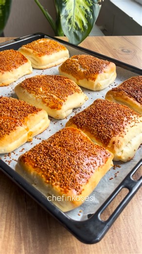 Chef'in Köşesi | Peynirli Kapama Ben bu lezzeti ,güzelliği paylaşmakla gurur duyuyorum.İnanın harika bir tarif.Yapanlar asla pişman olmayacak hatta iyiki... | Instagram