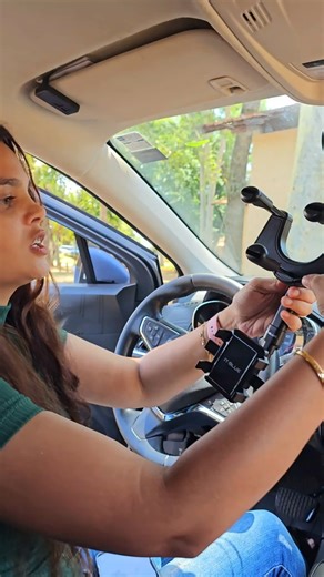 Car phone holder, top-notch and really works.
