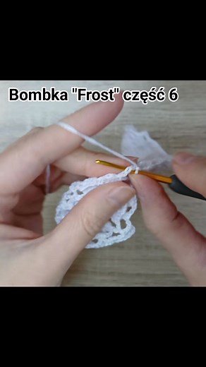 60K views · 556 reactions | W końcówce filmu pokazuję jak łączyć dwie połówki bombki  #bombka #Frost #tutorial #crochet #diy #christmasdecoration | Crochet Frog | Facebook