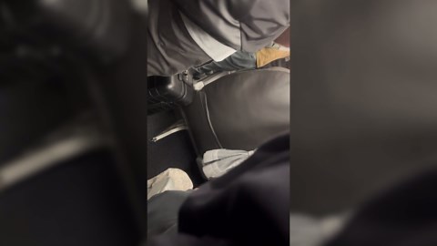 Cockpit window cracks mid-flight on American Airlines flight bound for DC