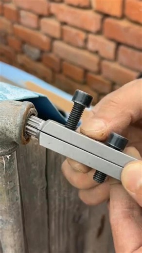 🛠️ UNIVERSAL BROKEN HEAD SCREW EXTRACTOR ✔ Easy to remove - Convenient - Durable - Designed to remove stripped, broken, and stuck screws - Works on damaged or rusted screw heads - Compatible with most drills, universal fit - Made from durable, high-strength steel | Nemi Global Shopping