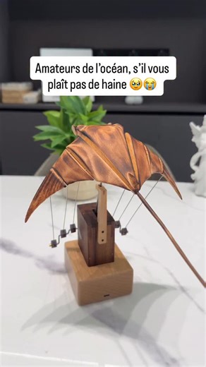 Petits Bricks on Instagram: "Mouvement fait main, né de la mer. Cet automate en bois est fabriqué artisanalement à partir de noyer d’Amérique du Nord et de hêtre européen — deux essences choisies pour leur chaleur, leur solidité et leur beauté naturelle. Inspirée par la grâce silencieuse de la vie océanique, chaque pièce transforme le mouvement en poésie, apportant calme et une touche de mer à n’importe quel espace. #cadeauxfaitsàlamain #amoureuxdelocéan #décorationintérieure #automates #artdubo