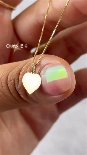 💎 Bruna Joias | Galeria Ouvidor BH on Instagram: "🤍 Pingente Coração em 𝐎𝐮𝐫𝐨 𝟏𝟖𝐊 Sabe aquela joia que carrega sentimento de verdade? Esse coração é exatamente isso: simples, delicado e cheio de significado. ✨ Pode ser gravado na frente e no verso, com nomes, datas ou palavras que contam a sua história — do seu jeito, no seu tempo. 💛 Valor atual: R$ 396,00 ⚠️ O valor pode variar conforme a cotação do ouro. E isso é algo lindo de explicar: ouro é investimento. Toda joia em ouro 18K valor