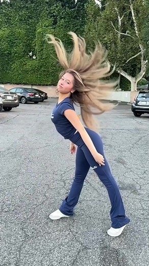 PUTTING MY BESTIES ONTO BARRY MANILOW 😍🙏🏼 #fyp #copacabana #barrymanilow