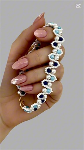 How to make jewelry. DIY beaded bracelet. Simple, elegant pattern fir bracelet making #beadedbracelets #beading #beadsjewelry #pulseras #jewelry #handmadejewelry #bracelet #diygifts #diybracelet #jewellery #christmasgiftideas #braceletlover #howto #diy #giftideas #jewelryaddict #pearlbeads #pearlbracelet #jewelrydesigner #jewelrymaking #beads | Beading Tutorials and Patterns