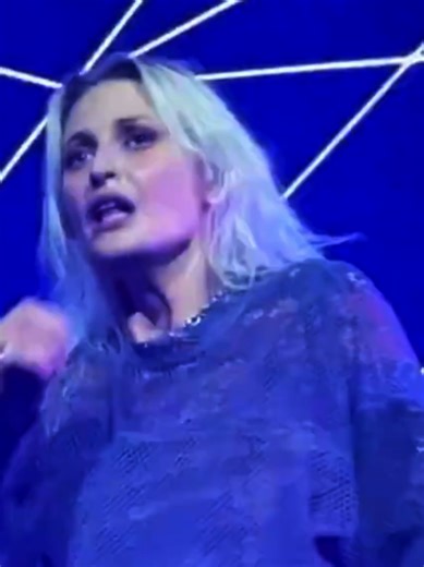 Emily Armstrong's Amazing Vocal Performance of Linkin Park's 'Waiting for the End'