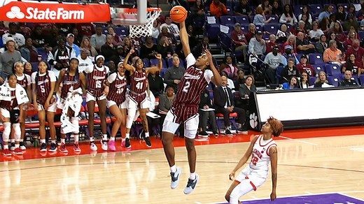 Ashlyn Watkins shows out with dunk for South Carolina