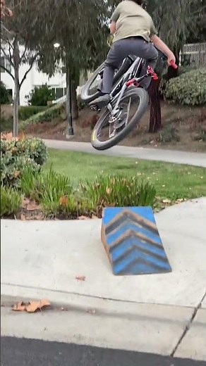 Insane mtb kicker ramp jump (almost died)