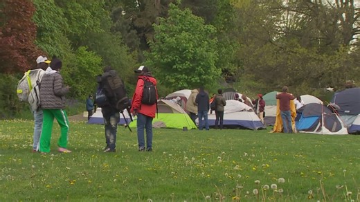 Over 100 asylum seekers forced out of Kent hotel, now in encampment in Seattle park