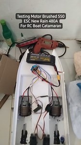 4.8K views · 347 reactions | Mesin utama motor brushed 550 2 unit sudah terpasang.. Kita test terlebih dahulu sebelum lanjut ke pemasangan servo untuk rudder pada RC Boat Catamaran... #rcboatcatamaran #motor550 #rcboatbatam #esc480A | Hudri | Facebook