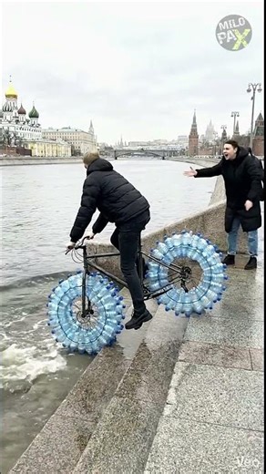 They Turned a Bicycle Into a Floating Machine Using Plastic Bottles 🚲🌊