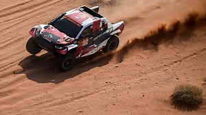 Nederlandse (23) gaat viraal met legendarisch Dakar-moment - "Waarom rij je als mijn oma?"