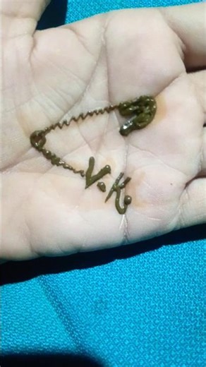 V.k Name New quick use sefety pin minimum tattoo mehandi disigin #shorts #mehndi #skmehandi #henna