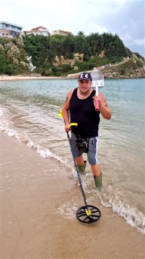 63K views · 317 reactions | 45.Metal detecting in the beach #metaldetecting #f #find | Metal detecting | Facebook