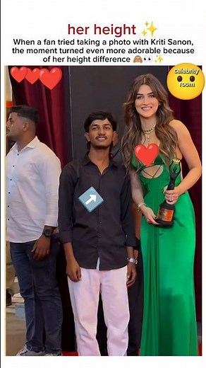 Kriti Sanon’s Height Steals the Moment 🙈✨#kritisanon #bollywood #bollywoodsongs #shorts