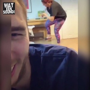 1M views · 5.7K reactions | WOENSDAG - BOKDAG!  Marietje wil de heupjes voor vanavond lekker los hebben en heeft een mooie instructievideo gevonden op TikTok. #wait4it Hop hop...Marietje in galop! #wateensound #wateenavond #dippiedippie #titom | Wat Een Sound | Facebook