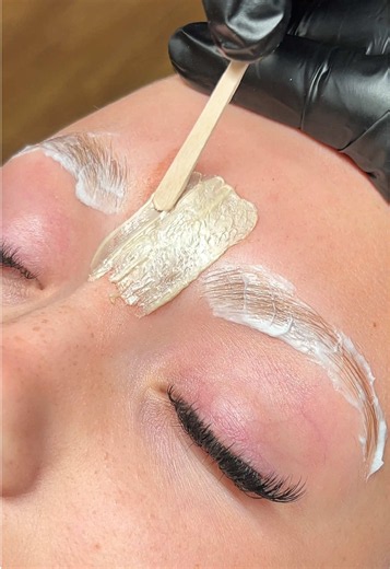 Waxing is so satisfying🤤 #waxing #wax #browlamination #brows | wax