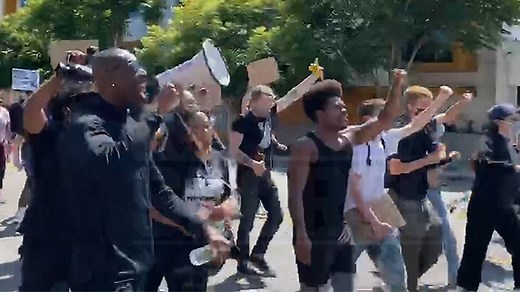 Terrell Owens Leading Chants at BLM Protest In West Hollywood