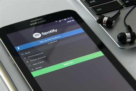Spotify accuses indie band of "streaming fraud" over 8-year-old song name