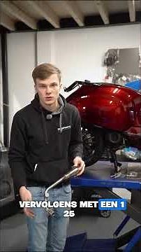 Akarapovic Exhaust Mounting Vespa Sprint! #akrapovic #piaggiovespa #scooters