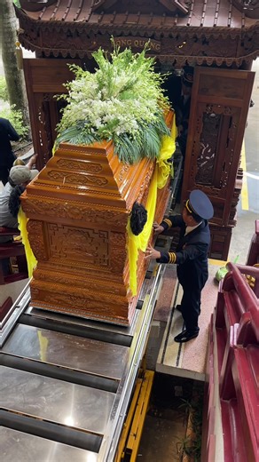 Lễ tiễn biệt tại lò thiêu hiện đại hoatang #KhoanhKhacTienBiet #tangle #lothieu