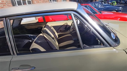 13K views · 274 reactions |  Der Ford Taunus 17M P3 (Baujahre 1960–1964) unterschied sich von seinem kantigen Vorgänger, dem „Barocktaunus“. Diese Rundungen erinnerten viele Menschen an die Form einer Badewanne. #FordTaunus #Ford17M #P3 #Badewanne #Oldtimer #Kultauto #AltFordFreunde #ClassicCar #Oldtimerliebe #Oldtimertreffen #FordClassic #Oldtimerkult | Oldtimer Kult | Facebook