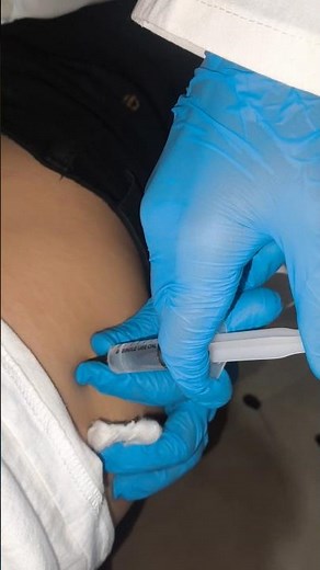 buttocks injection. intramuscular injection into the gluteal muscle #doctor #injection 💉💉💉💉💉🏥🚑