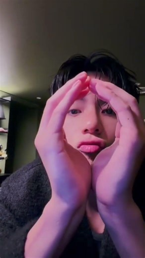 Kim Taehyung Live Yesterday on Weverse 🤗💜 BTS V Cute Moments #shorts#bts #btsshorts