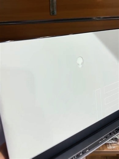 🔥 خصم 2000 جنيه على الـ Alienware M15 R2 🔥 مش مجرد لابتوب… ده Alienware 👽🎮 ⚡ Core i7-9850H 🧠 RAM 16GB DDR4 🚀 512GB NVMe SSD 🎮 RTX 2060 6GB GDDR6 🖥️ 15.6