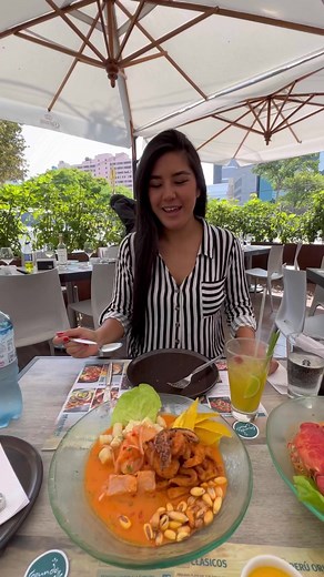 De regreso por Segundo Muelle Perú uno de mis lugares favoritos para disfrutar de pescados y mariscos! Lindo ambiente, buena atención y todo deli!!! Les cuento lo que probé:Crab ceviche S/73 Tiradito de salmón apaltado S/42 Ceviche combinado S/52 Arroz callao S/66 Ginger pisco S/30 Tropical pisco S/30📍Av. Canaval y Moreyra 605 San Isidro #segundomuelle #ceviche #peruvianfood #delicious #peruviangastronomy | 10 Puntos - Food Blog