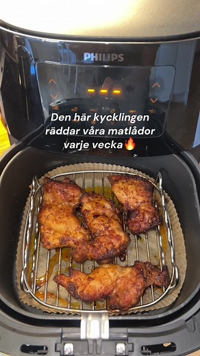 KYCKLING I AIRFRYER✨✨ som grillad fast utan grill 🔥😌 Använder mig alltid av ca 900g kycklingfilé eller lårfile och kör dem i 2 omgångar i airfryer så de inte ligger på varandra för bäst resultat🫶🏽 #kyckling #airfryer #recept #matlåda