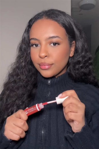 No gatekeeping here 🤭 What’s the one makeup hack that actually changed your routine? 👀 Tell us👇 #StudioLondon #MakeupHacks #MakeupRoutine