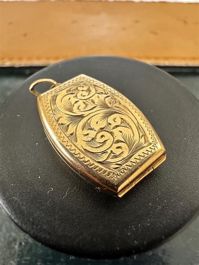 OLD Vintage 1950 9K Gold Engraved Locket Pendant – Scroll & Foliate Design, Chester Hallmarked