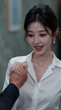 At the wedding, my fiancé's female friend splashed paint all over me—yet he slapped *me*！#260629ybB2