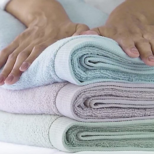 Duas sensações na mesma toalha! De um lado, a maciez e o volume acentuado da Tecnologia Air Cotton, do outro, a suavidade já conhecida das toalhas Buddemeyer. O modelo Dual Air é sofisticado e clean na medida certa. Saiba mais no site: https://bit.ly/3cs3tnD | Buddemeyer