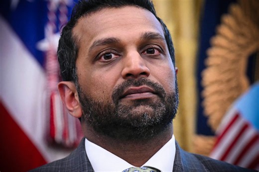 FBI director gifts illegal replica pistols to New Zealand spy chiefs