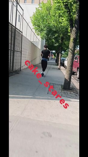 Exploring NYC Trends: The Sagging Pants Fashion