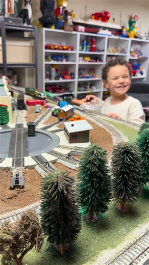 Train Tsar Fun on Instagram: "Bachmann Trains HO Scale Emily #emily #bachmanntrains #thomasandfriends #trains #hoscale"