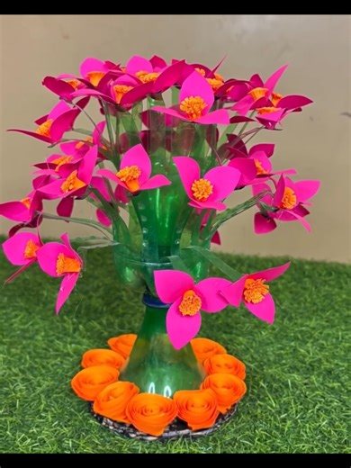Amazing flower vase DIY using bottles #flowervase #crafts