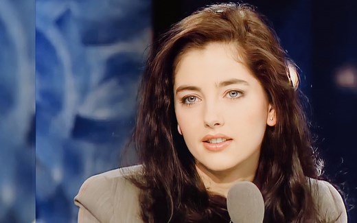 克里斯蒂亚娜·耶里 最美茶花女？那真是仙气飘飘！‖秀丽