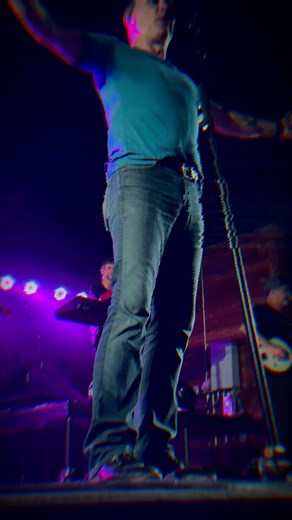 Such a beautiful night for Craig Morgan to preform! Him and The Reeves Brothers put on such an incredible show! With country music hits being played all night, to the crowd breaking out in “USA” chants, if you weren’t at The Gator last night, then you missed an all time classic! Head to the link in our bio to get your tickets for the rest of the shows this summer! #countrymusic #concert #concerts #countryconcert #livemusic #livemusicvenue #musicvenue #shadygators #lakeoftheozarks | Shady Gators