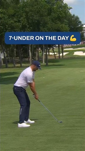 Wyndham Clark eagles the 12th for the outright lead.